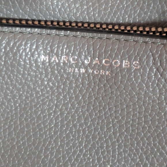 Like New! Marc Jacobs Signature Bag, Grey With Dust Cover - Picture 5 of 12